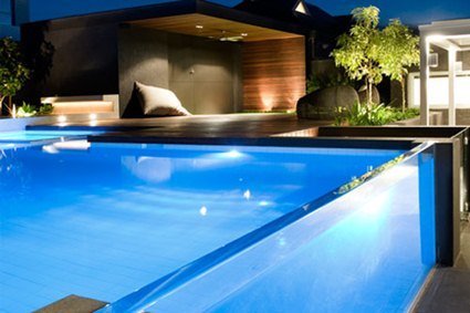 Piscina-pared-cristal