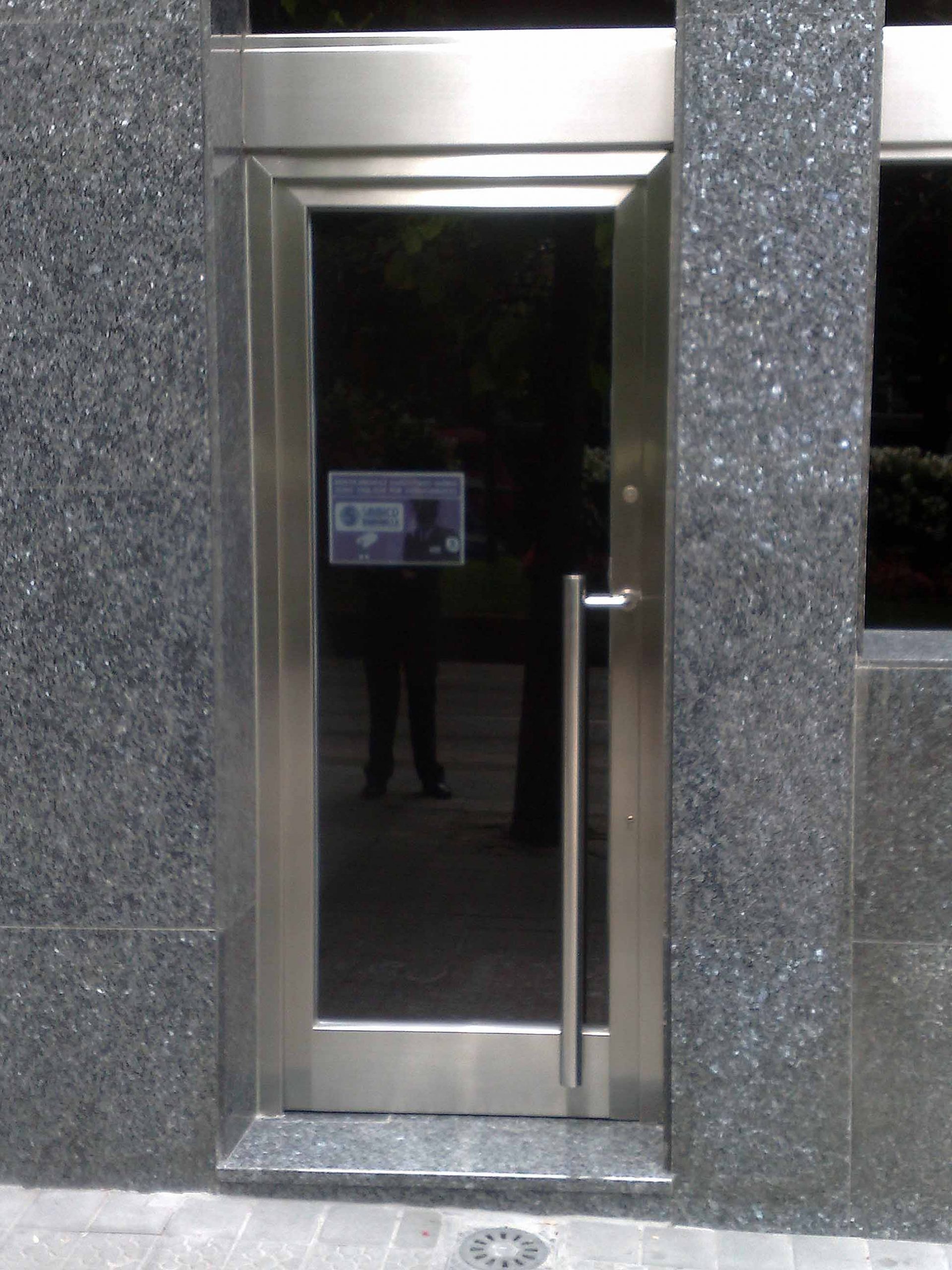 Puerta-1H-moldura-vidriada-acero-inoxidable