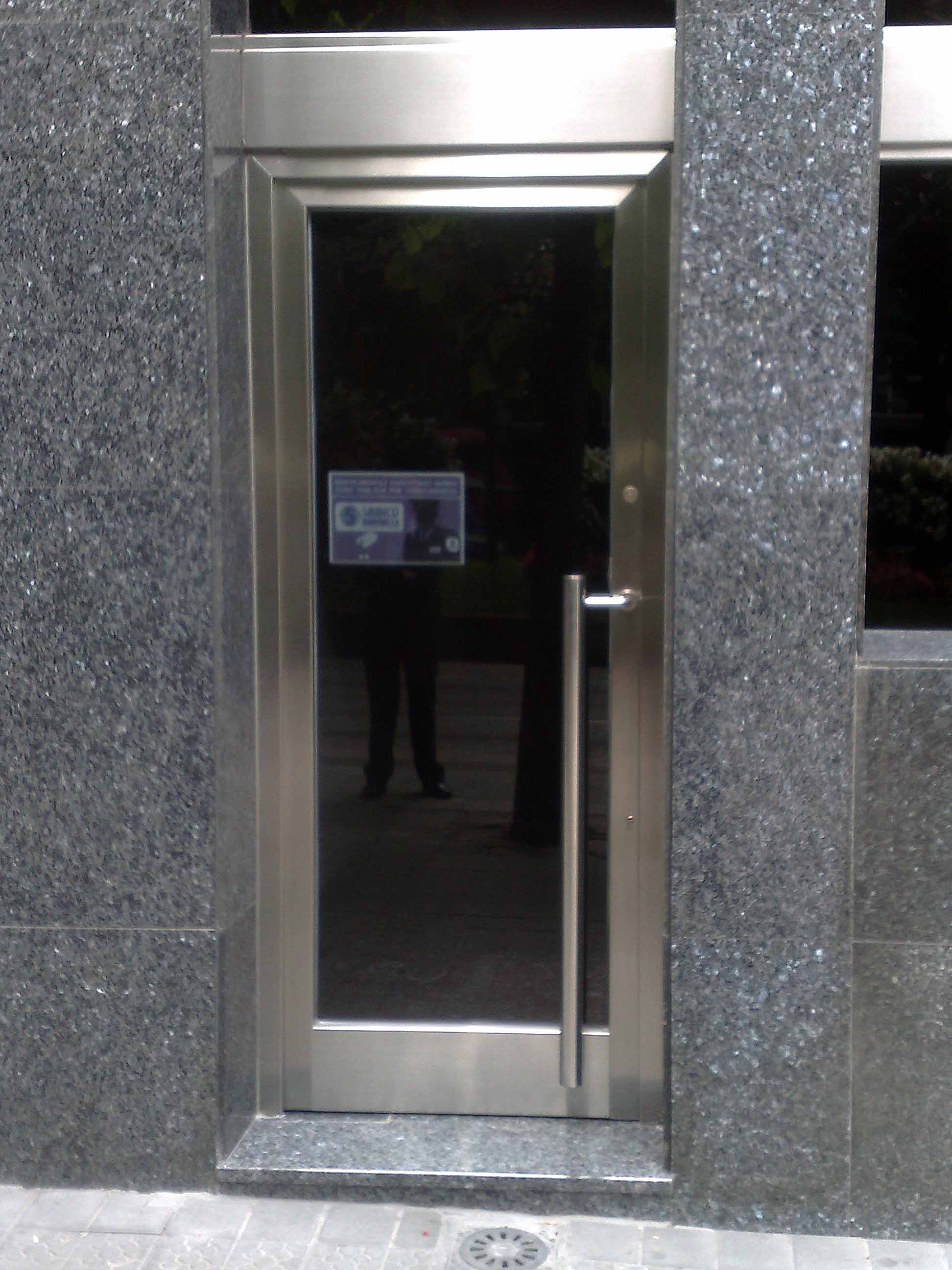 Puerta-1H-moldura-vidriada-acero-inoxidable