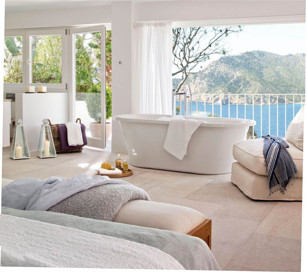 banera-exenta-en-el-dormitorio-con-vistas-al-mar_00301023_1000x887_00d441c6